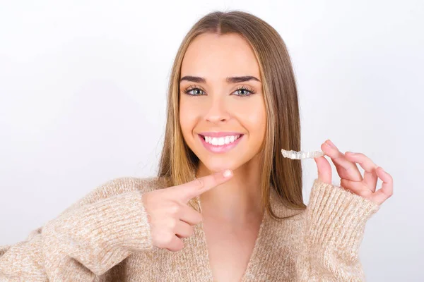 Young Woman Holding Retainer Smiling — Stock Photo, Image