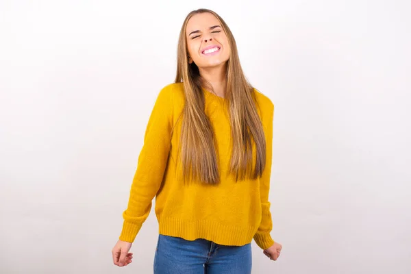 Young Woman Posing Closed Eyes Showing Teeth — Stockfoto