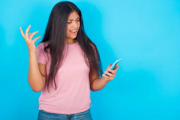 Photo Outraged Annoyed Young Hispanic Girl Wearing Pink Shirt Blue - Stock-foto