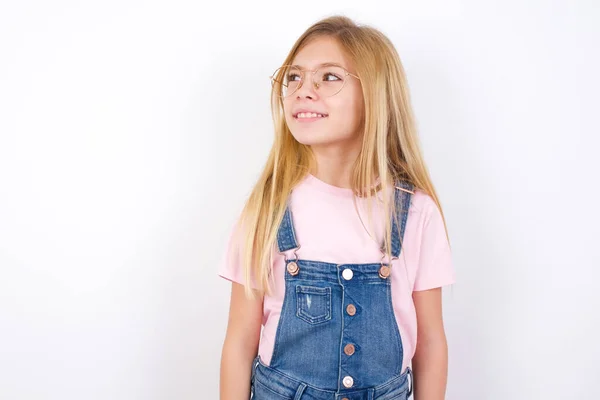 Amazed Beautiful Caucasian Little Girl Wearing Denim Jeans Overall White — Stock Photo, Image