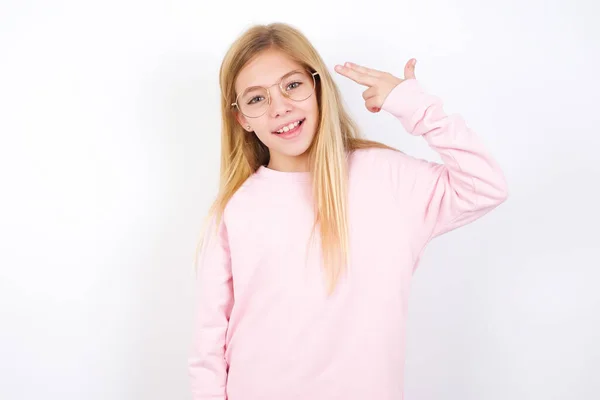 Schöne Kaukasische Kleines Mädchen Rosa Pullover Vor Weißem Hintergrund Tötet — Stockfoto