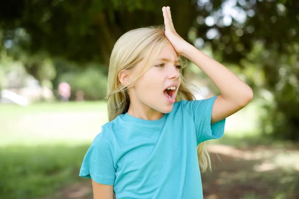 Caucasian Little Kid Girl Wearing Blue Shirt Standing Outdoors Surprised — Stock Photo, Image