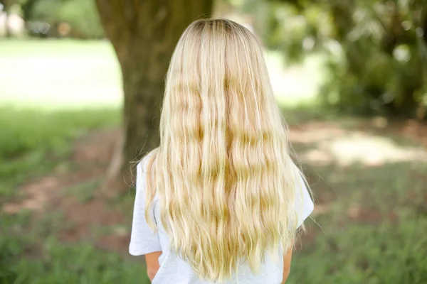 Back View Caucasian Little Kid Girl Wearing Whitet Shirt Standing — Stock Photo, Image