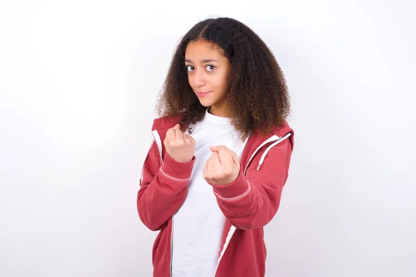 Krásný Dospívající Dívka Sobě Ležérní Oblečení Stojící Proti Bílému Pozadí — Stock fotografie