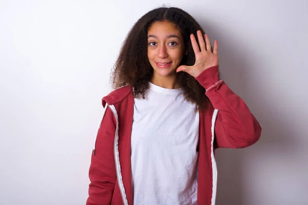 Belle Adolescente Portant Des Vêtements Décontractés Debout Sur Fond Blanc — Photo