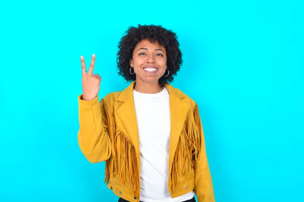 Young African American Woman Wearing Yellow Fringe Jacket Blue Background — Stock Fotó