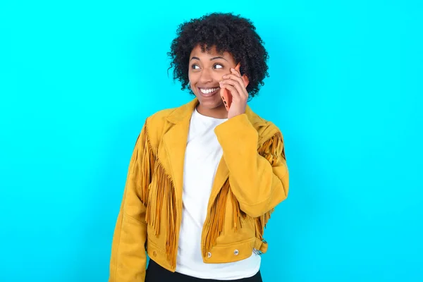 Pleasant Looking Happy Young African American Woman Wearing Yellow Fringe — Zdjęcie stockowe