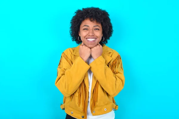 Satisfied Young African American Woman Wearing Yellow Fringe Jacket Blue — Zdjęcie stockowe