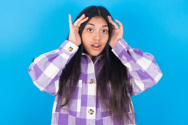 Young Latin Woman Wearing Plaid Shirt Blue Background Scared Expression — Photo