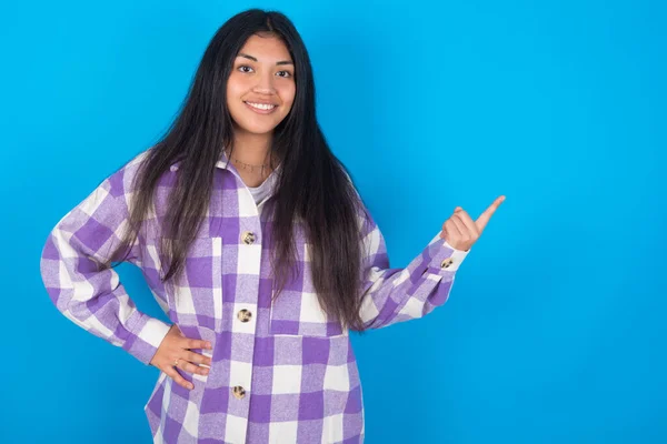 Young Latin Woman Wearing Plaid Shirt Blue Background Looking Camera — Photo