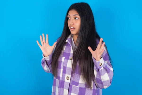 Young Latin Woman Wearing Plaid Shirt Blue Background Shouts Loud — Photo