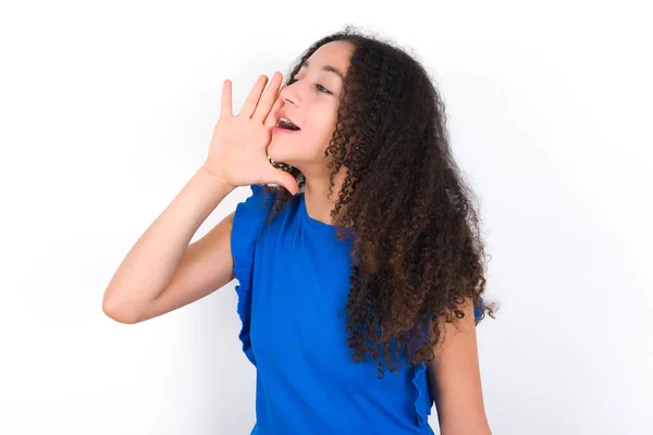 Tiener Meisje Met Afro Kapsel Dragen Blauwe Shirt Witte Achtergrond — Stockfoto