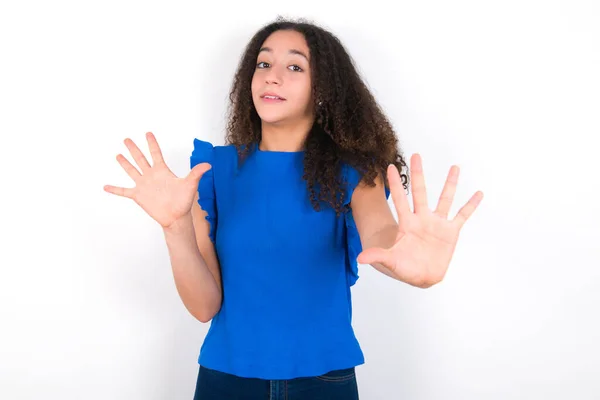 Teenager Girl Afro Hairstyle Wearing Blue Shirt White Background Afraid — 스톡 사진