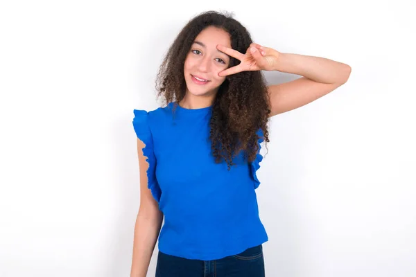 Teenager Girl Afro Hairstyle Wearing Blue Shirt White Background Doing — Stockfoto