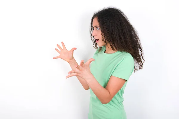 Teenager Girl Afro Hairstyle Wearing White Shirt Green Background Shouts — 스톡 사진