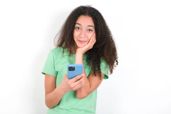 Joyous Teenager Girl Afro Hairstyle Wearing White Shirt Green Background — Stockfoto