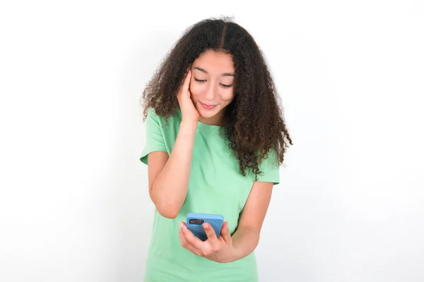 Teenager Girl Afro Hairstyle Wearing White Shirt Green Background Holding — Foto de Stock