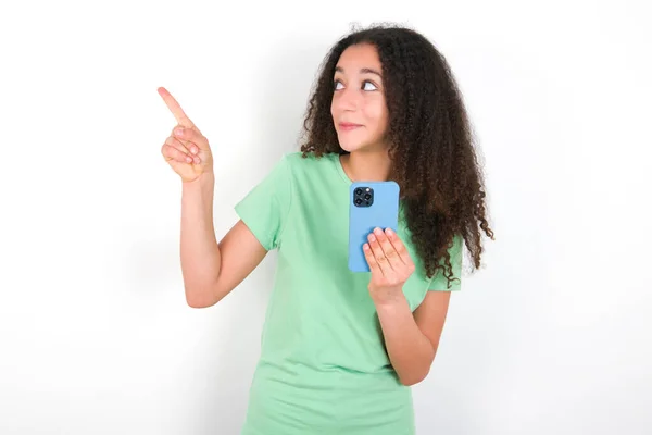 Wow Excited Teenager Girl Afro Hairstyle Wearing White Shirt Green — Photo