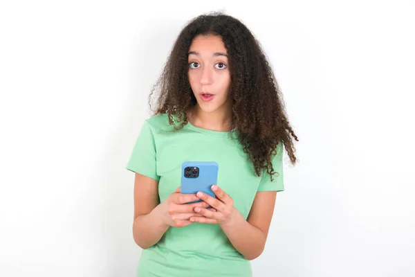 Shocked Teenager Girl Afro Hairstyle Wearing White Shirt Green Background — Fotografia de Stock