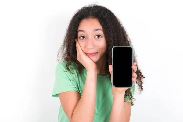 Teenager Girl Afro Hairstyle Wearing White Shirt Green Background Hold — Foto Stock
