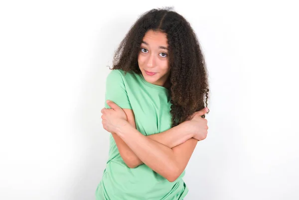 Desperate Teenager Girl Afro Hairstyle Wearing White Shirt Green Background — Stock fotografie