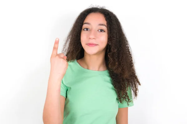 Teenager Girl Afro Hairstyle Wearing White Shirt Green Background Smiling — Foto de Stock