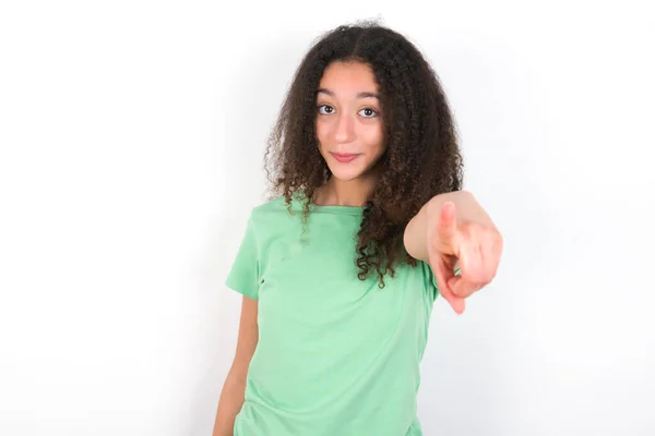 Excited Positive Teenager Girl Afro Hairstyle Wearing White Shirt Green — ストック写真