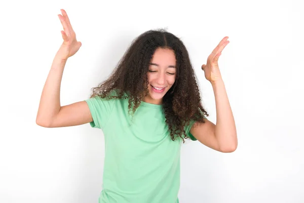 Teenager Girl Afro Hairstyle Wearing White Shirt Green Background Goes — Photo