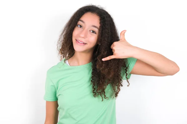 Teenager Girl Afro Hairstyle Wearing White Shirt Green Background Makes — Foto de Stock