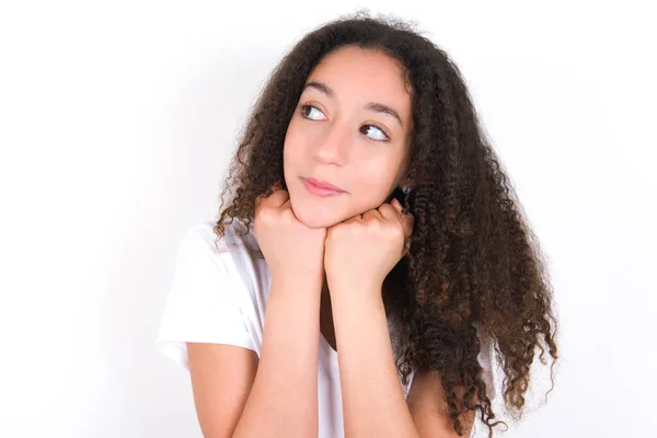 Teenager Girl Afro Hairstyle Wearing White Shirt White Background Holds — ストック写真