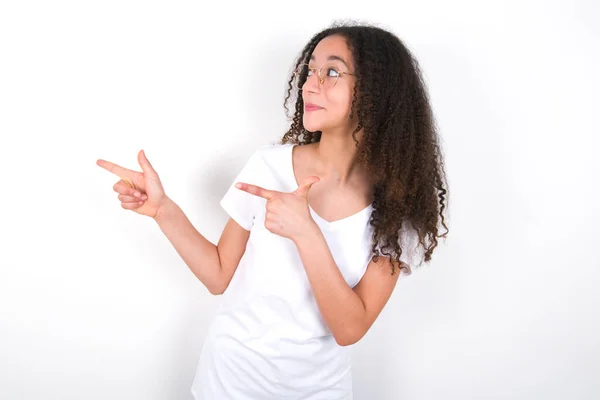 Optimistic Teenager Girl Afro Hairstyle Wearing White Shirt White Background — стоковое фото