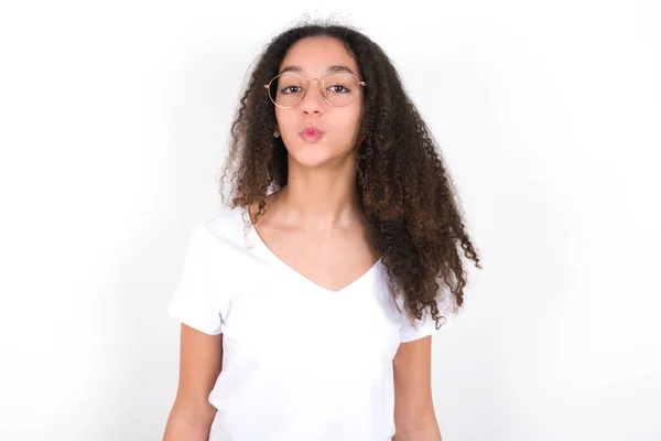 Portrait Lovely Funny Teenager Girl Afro Hairstyle Wearing White Shirt — Fotografia de Stock