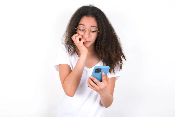 Portrait Pretty Frightened Teenager Girl Afro Hairstyle Wearing White Shirt — Foto Stock