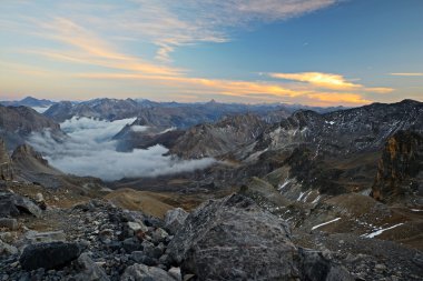 Majestic mountain view alacakaranlıkta