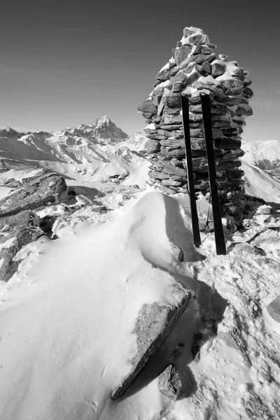 Montagna picco, in bianco e nero — Foto Stock