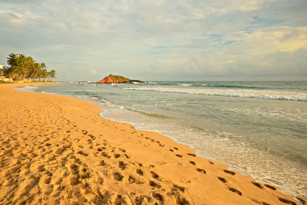 Playa tropical al atardecer —  Fotos de Stock