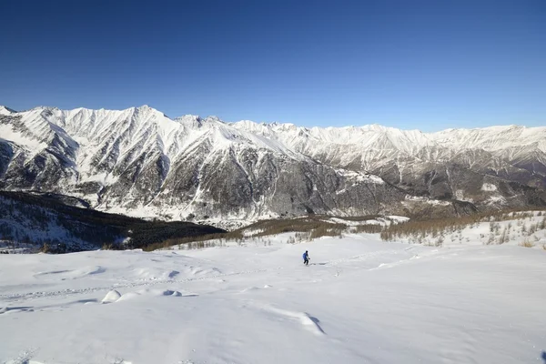 在阿尔卑斯山滑雪之旅 — 图库照片