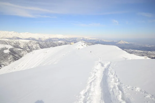 Esplorare le Alpi in inverno — Foto Stock