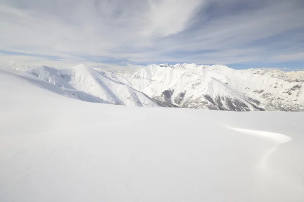 Snowcapped grzbiet — Zdjęcie stockowe