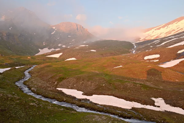 Ecoturismo paesaggistico nelle Alpi — Foto Stock