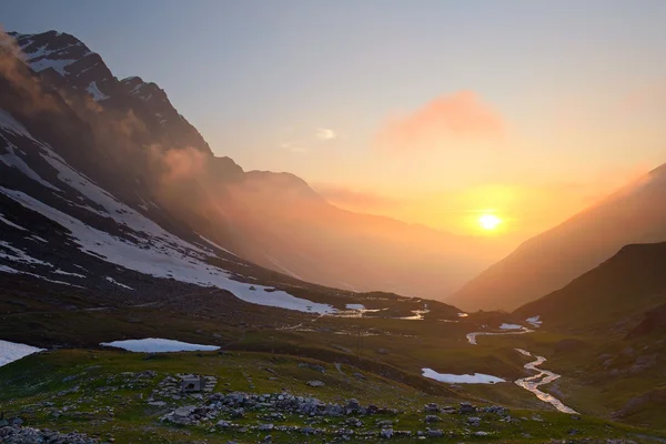 Tramonto tempestoso nelle Alpi — Foto Stock