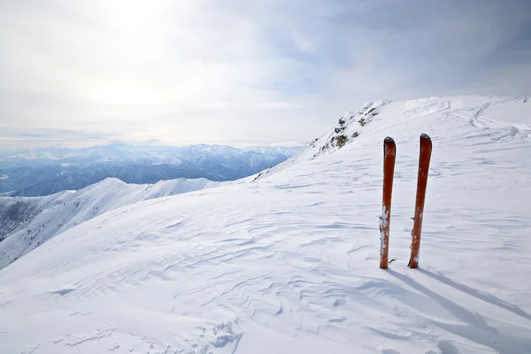 Оборудование для лыжных туров — стоковое фото