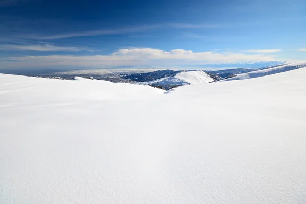 Snowy slope with superb panoramic view — Stock Photo, Image