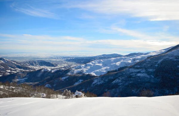 Declive nevado com soberba vista panorâmica — Fotografia de Stock