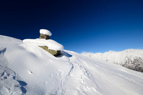 Boulder and snow — Stock Photo, Image