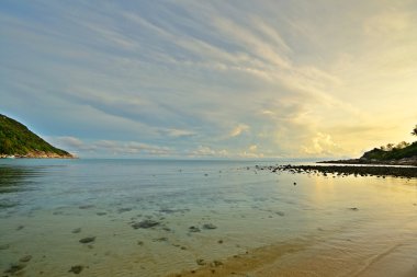 Sunrise ıssız sahilde