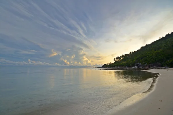 Sunrise on desert beach — Stock Photo, Image