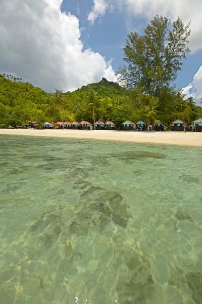 Resort sulla spiaggia tropicale — Foto Stock