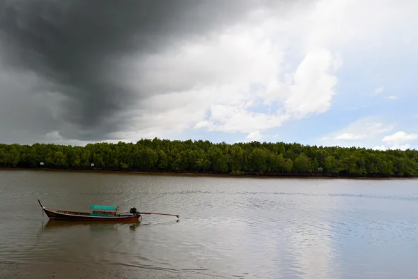 Leben auf dem Fluss Krabi — Stockfoto