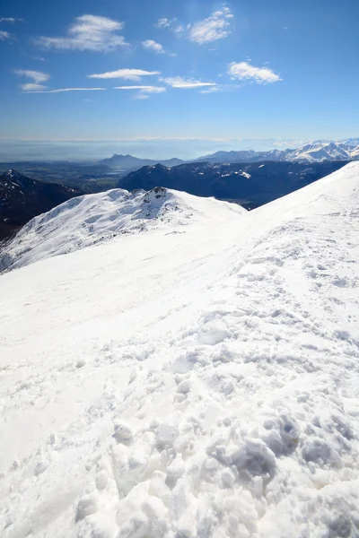 Панорамный снежный хребет — стоковое фото